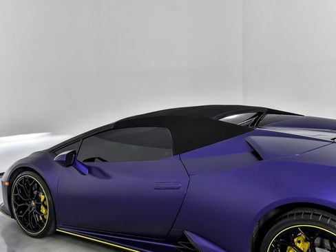 Used 2021 Lamborghini Huracan EVO RWD image 12