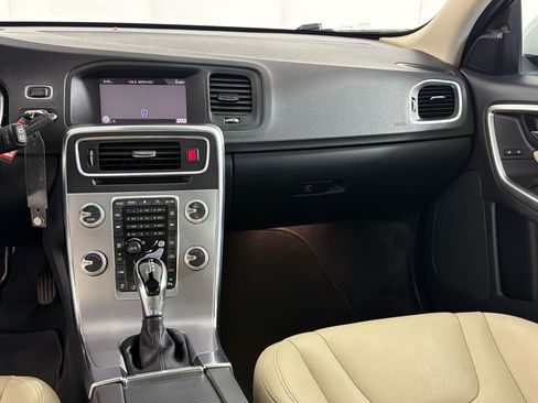 Used 2018 Volvo V60 T5 Dynamic w/ Vision Package FWD image 30