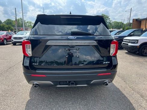 Used 2023 Ford Explorer XLT w/ Equipment Group 202A AWD/4WD image 5