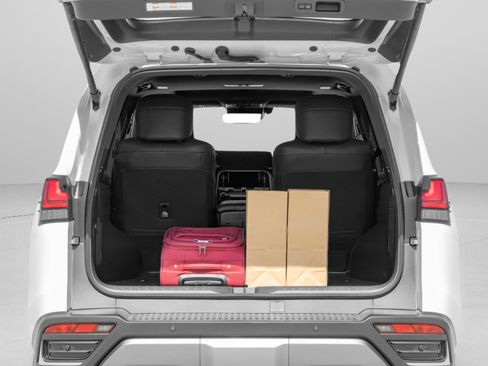 Used 2023 Lexus LX 600 F Sport w/ Accessory Package (Z1) AWD/4WD image 31