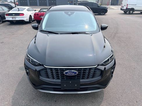 Used 2025 Ford Escape Platinum AWD/4WD image 2