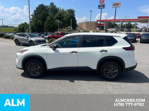 Used 2024 Nissan Rogue S FWD image 9