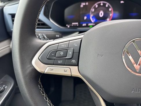 Used 2024 Volkswagen Taos SE image 15