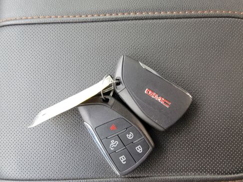 Used 2024 GMC Sierra 1500 AT4 w/ Technology Package image 28