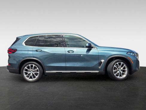 Used 2024 BMW X5 sDrive40i w/ Premium Package RWD image 3