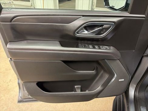 Used 2022 Chevrolet Suburban RST w/ Luxury Package image 13