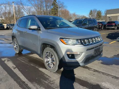 Used 2018 Jeep Compass Latitude w/ Popular Equipment Group image 2