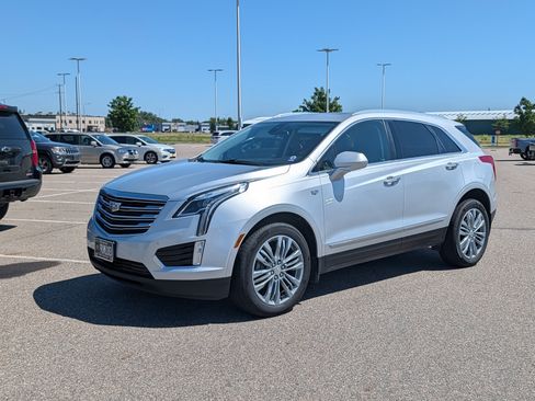 Used 2017 Cadillac XT5 Premium Luxury AWD/4WD image 2