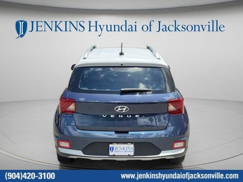 Used 2023 Hyundai Venue Limited FWD image 6