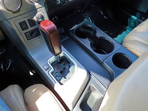 Used 2016 Toyota Sequoia Platinum image 25