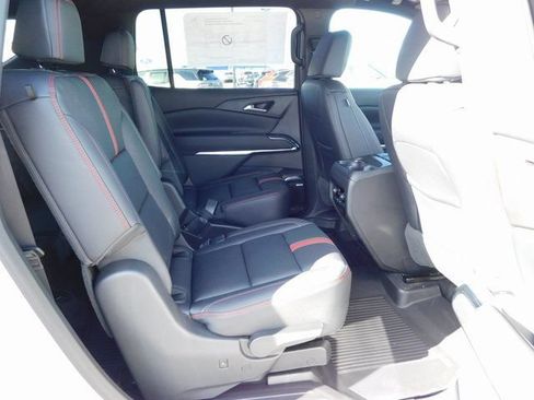New 2026 Chevrolet Traverse RS w/ LPO, Floor Liner Package FWD image 22
