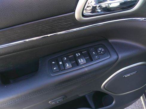 Used 2017 Jeep Grand Cherokee Summit w/ Platinum Series Group image 18