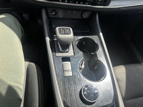 Used 2024 Nissan Rogue SV AWD/4WD image 11