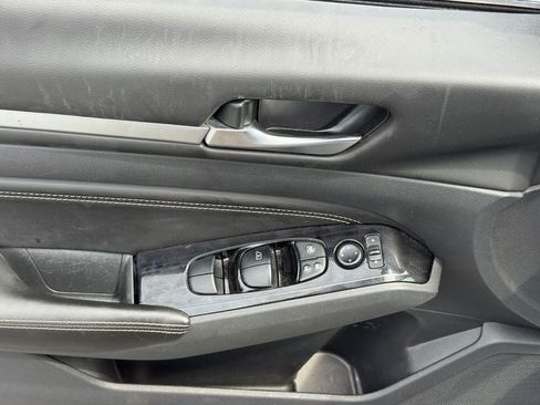 Used 2023 Nissan Altima 2.5 SV FWD image 16