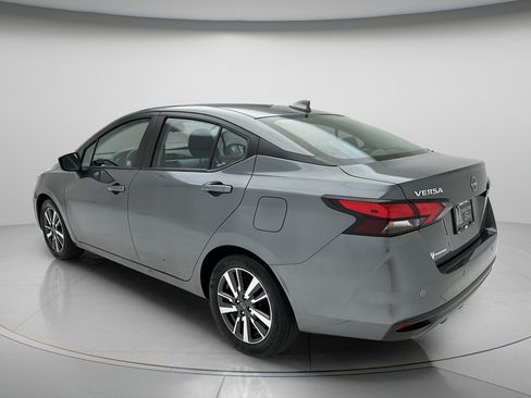 Used 2025 Nissan Versa SV FWD image 4