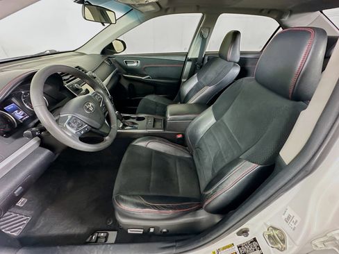 Used 2016 Toyota Camry XSE w/ Moonroof Package FWD image 13