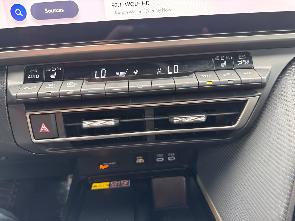 Used 2025 Toyota Camry SE FWD image 19
