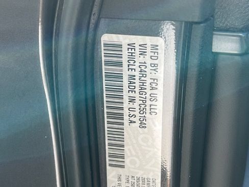 Used 2023 Jeep Grand Cherokee Laredo AWD/4WD image 45