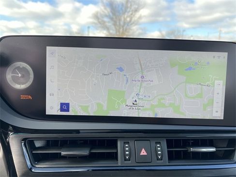 Used 2025 Lexus ES 350 w/ Premium Package image 16