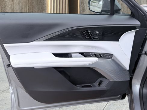 Used 2024 Cadillac Lyriq Luxury image 21