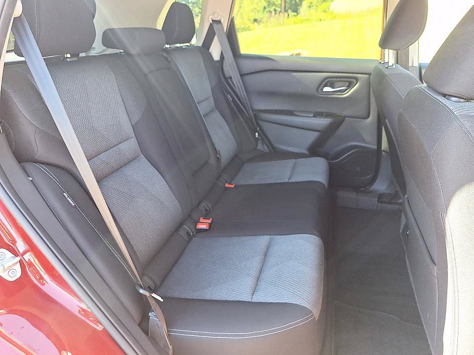 Certified 2025 Nissan Rogue SV FWD image 22