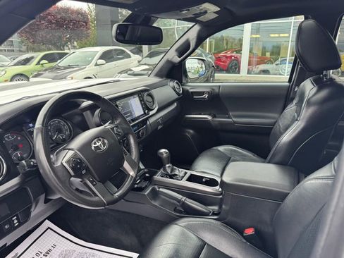 Used 2021 Toyota Tacoma SR5 AWD/4WD image 9