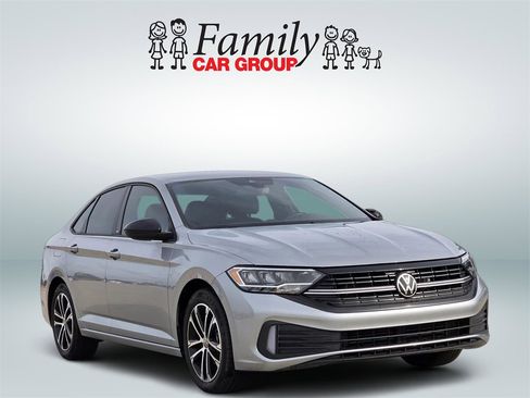 Used 2023 Volkswagen Jetta Sport image 2