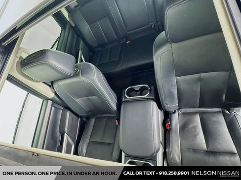 Used 2020 Nissan Titan SL w/ Moonroof Package AWD/4WD image 23
