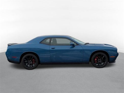 Used 2022 Dodge Challenger SXT w/ Driver Convenience Group image 2
