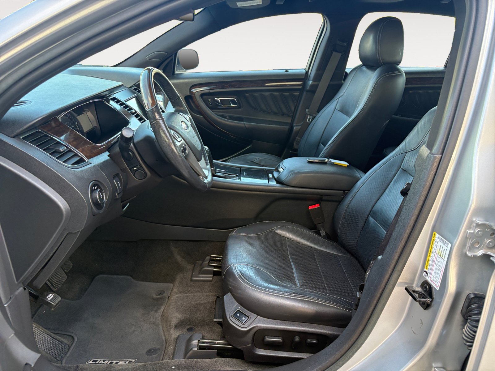 Used 2018 Ford Taurus Limited FWD image 20