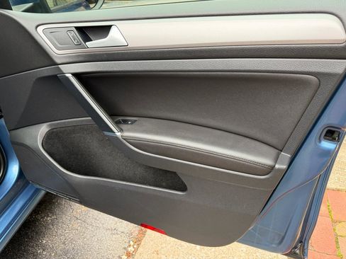 Used 2015 Volkswagen e-Golf SEL Premium image 41