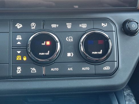 New 2026 Land Rover Defender 110 OCTA image 18