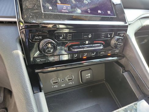 Certified 2025 Jeep Grand Cherokee Altitude AWD/4WD image 19