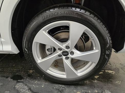 New 2025 Audi Q5 Prestige image 9