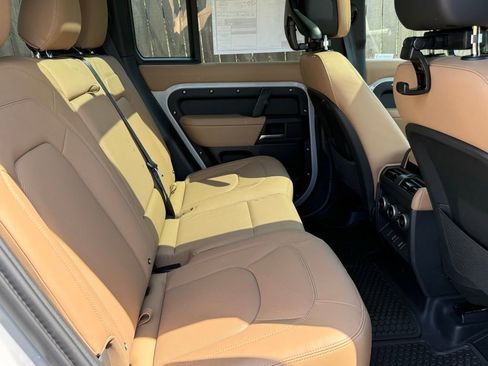 New 2026 Land Rover Defender 110 X-Dynamic SE image 36