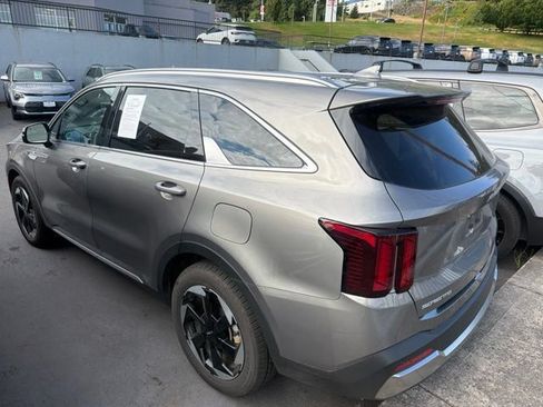 Certified 2025 Kia Sorento EX AWD/4WD image 2