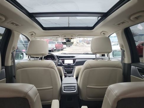 Used 2024 Cadillac XT6 Premium Luxury w/ Technology Package image 3