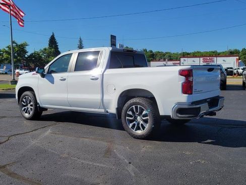 Used 2023 Chevrolet Silverado 1500 LT w/ Z71 Off-Road Package AWD/4WD image 3