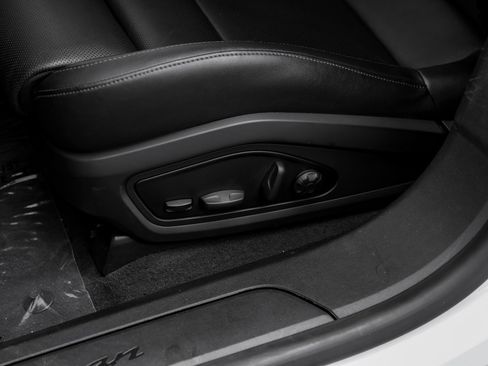 Used 2022 Porsche Taycan image 44