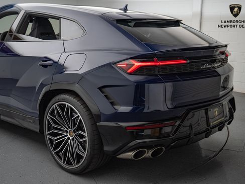 Used 2025 Lamborghini Urus SE image 14