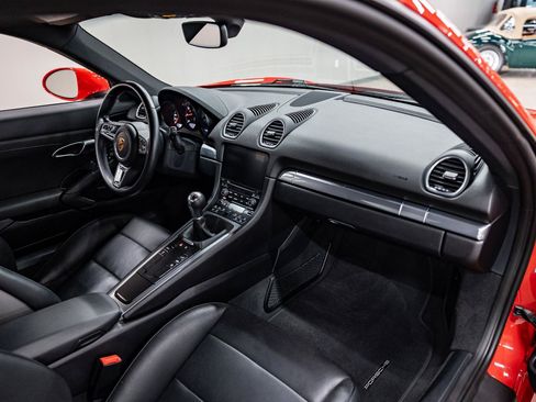 Used 2022 Porsche 718 Cayman RWD image 16