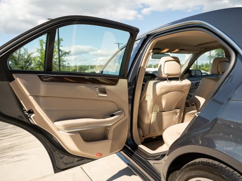 Used 2014 Mercedes-Benz E 350 4MATIC Sedan image 20