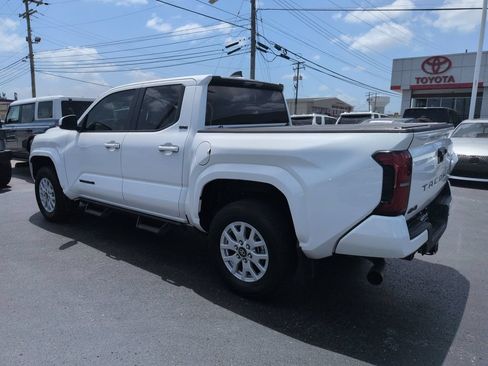 Used 2024 Toyota Tacoma SR5 AWD/4WD image 3