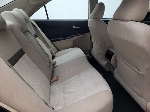 Used 2014 Toyota Camry L image 19