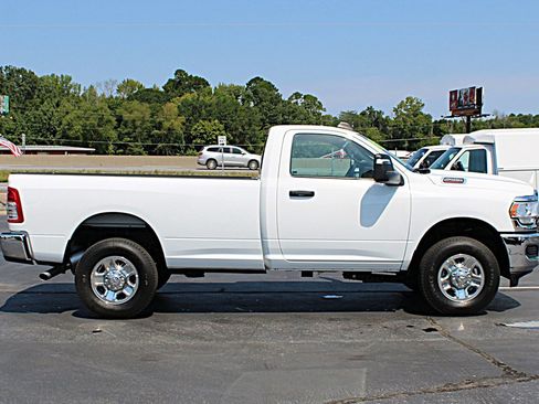 Used 2024 RAM 2500 Tradesman w/ Chrome Appearance Group AWD/4WD image 8