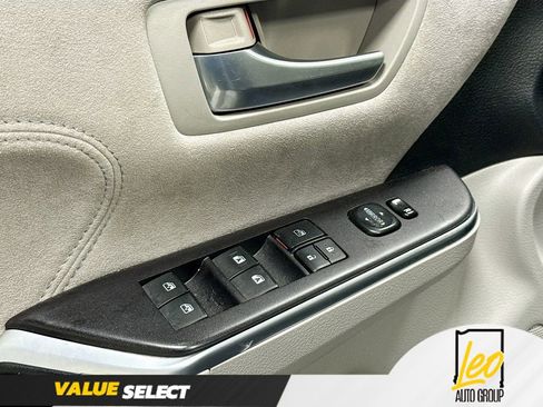 Used 2016 Toyota Camry XSE FWD image 17