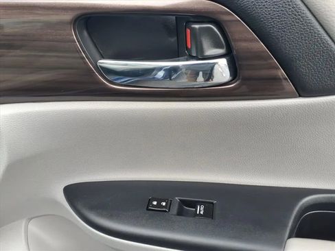 Used 2016 Honda Accord EX image 11