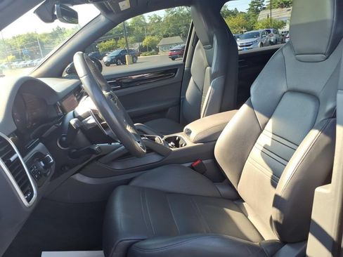 Used 2021 Porsche Cayenne w/ Premium Package Plus AWD/4WD image 14