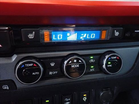 Used 2016 Toyota Tacoma TRD Off-Road AWD/4WD image 19