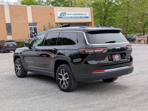 Used 2023 Jeep Grand Cherokee L Limited AWD/4WD image 9